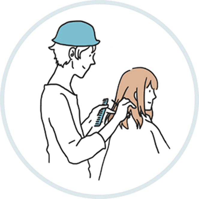 美容院で髪を切ってもらう